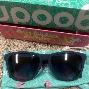 NEW Goodr unisex sunglasses color navy blue